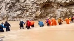 新疆景区突发山洪有人被冲走已发现2具遇难者遗体(图)