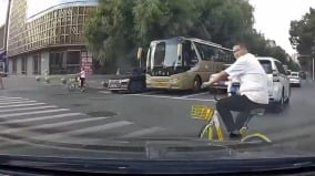 沈陽市長之子開車撞人事後還叫囂「00後治你」(圖)