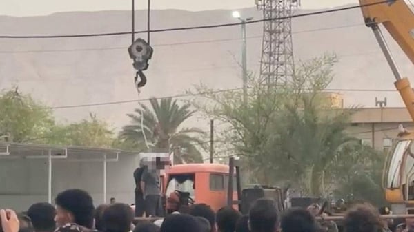 伊朗男子哈卡尼（Sajad Molayi Hakani）因涉殺害4人，而遭當街處以絞刑。