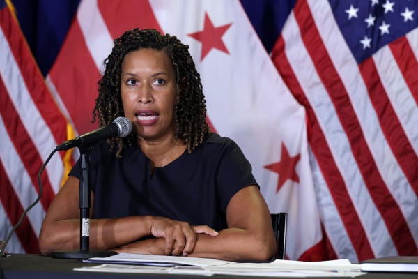 2025年8月27日：华盛顿特区市长穆丽尔·鲍泽（Muriel Bowser）在新闻发布会上发表讲话。鲍泽市长在新闻发布会上通报了川普政府部署联邦执法人员和国民警卫队至华盛顿特区两周多后的最新情况。
