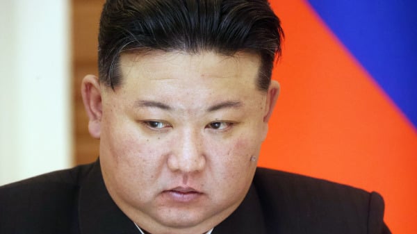 2024年6月19日，朝鮮最高領導人金正恩在平壤舉行的記者會上面帶愁容。(圖片來源: ID:2157772583 Getty Images图Contributor/Getty Images)