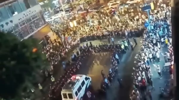 《告中国人民书》震撼出场江油事件激发民愤(组图)