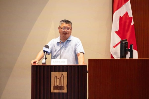 中國民主黨加拿大委員會主席余厚強發言。