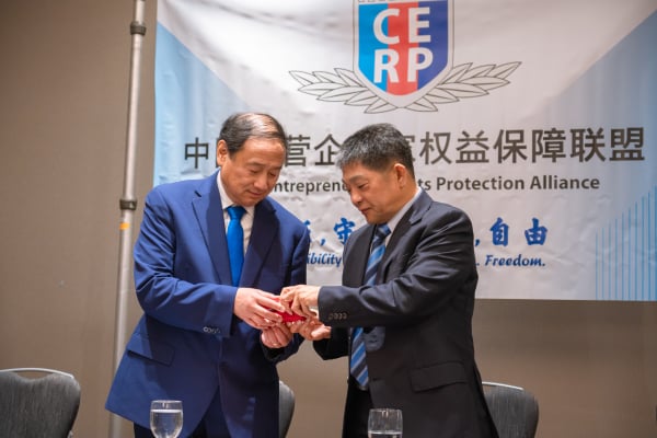 2025年9月9日，中國民營企業家權益保障聯盟（簡稱CERP）於加拿大卑詩省列治文市舉辦新聞發布會，宣布民運領袖王軍濤正式加入聯盟，擔任首席監護官。（看中國特約攝影Melodi））(16:9)
