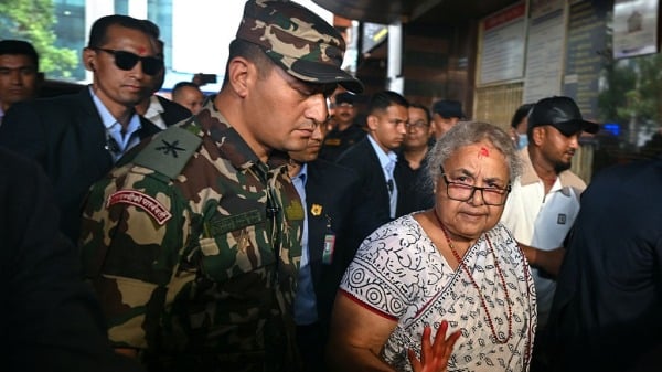 尼泊爾迎首位女總理73歲反貪法官臨危受命結束血腥政治危機(圖)