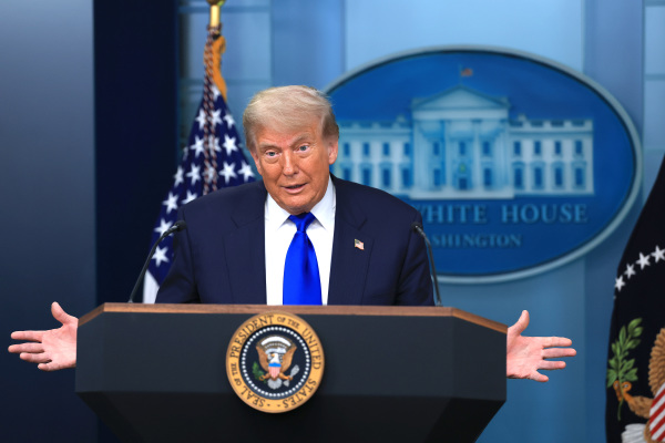 2025年6月27日：美國總統唐納德．川普（Donald Trump）在白宮簡報室舉行記者會，就最高法院最近的裁決回答記者提問。