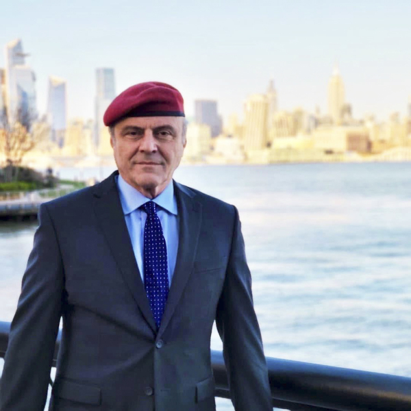 紐約市長候選人柯蒂斯·斯利瓦 (Curtis Sliwa) （Curtis Sliwa 競選團隊提供。）