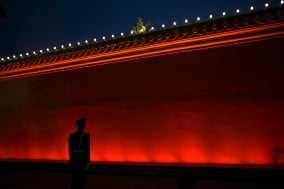 習閲兵病態加重王岐山笑開懷馬興瑞難掩驚慌(組圖)