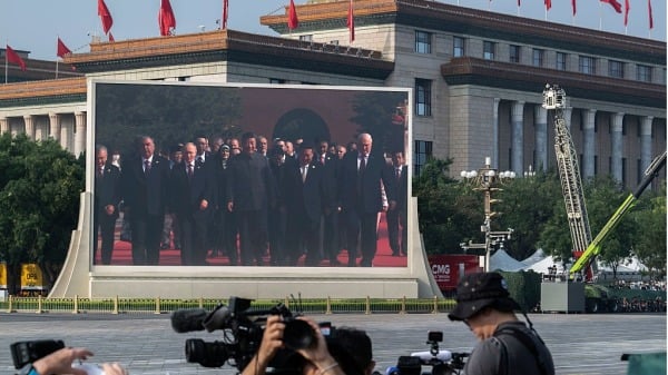 习普“麦克风门”震撼国际深度揭秘“981首长健康工程”真相(图)