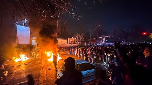 伊朗鎮壓恐釀6000死影片曝光法醫中心屍體堆滿停車場(圖)