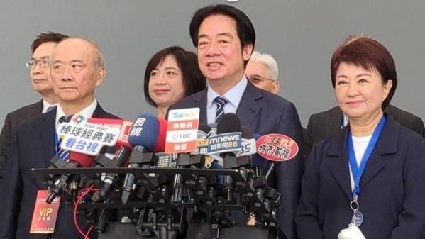 赖清德总统（前中）16日表示，台美达成贸易协议，未来更有助台湾产业立足台湾、布局全球、行销世界。（图片来源：中央社）