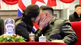 朝鮮青年們憤怒：元首的子女也親吻我們為何不能(圖視頻)