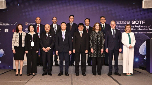 包括交通部长陈世凯、数发部次长叶宁、美国国务院副助卿孔如璞、日本台湾交流协会代表片山和之，也邀请日本电信电话公司副社长执行董事暨事业开发室长柳瀬唯夫发表专题演讲。