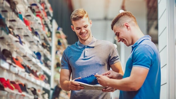 选购 商店 鞋店 交谈 183458624