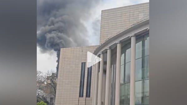 湖北省美术馆突发火灾网民：博物馆将陆续起火(组图)