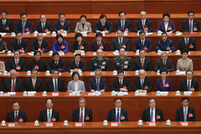 激斗正酣胡春华出现异动习两会下团身边只剩蔡奇(图)