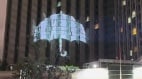 12把雨傘12人名紐約中領館外上演追光大戰(圖)