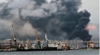 乌军千架无人机夜袭俄罗斯圣彼得堡石油码头起火(图)