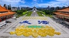 四千名法輪功學員在台北自由廣場組成巨型蓮花(組圖)