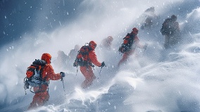 珠峰海拔8600公尺惊见“死而复生”登山客(图)