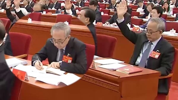 五中全会的五大疑云胡春华抓住习近平致命错误(组图)