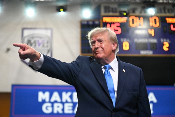 2026年10月3日，美国总统川普（Donald Trump）在俄亥俄州范达利亚举行的竞选集会上发表讲话，为共和党候选人助选。