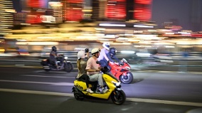 拿电锯拦截摩托车江西高速收费站挨批(图)