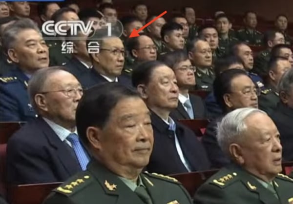 习近平出席慰问演出活动