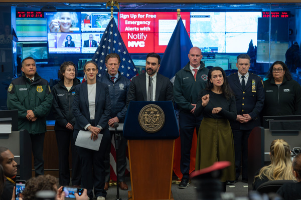 全城动员抗击严寒：纽约市增派医护与外展团队开放更多避寒中心(图)