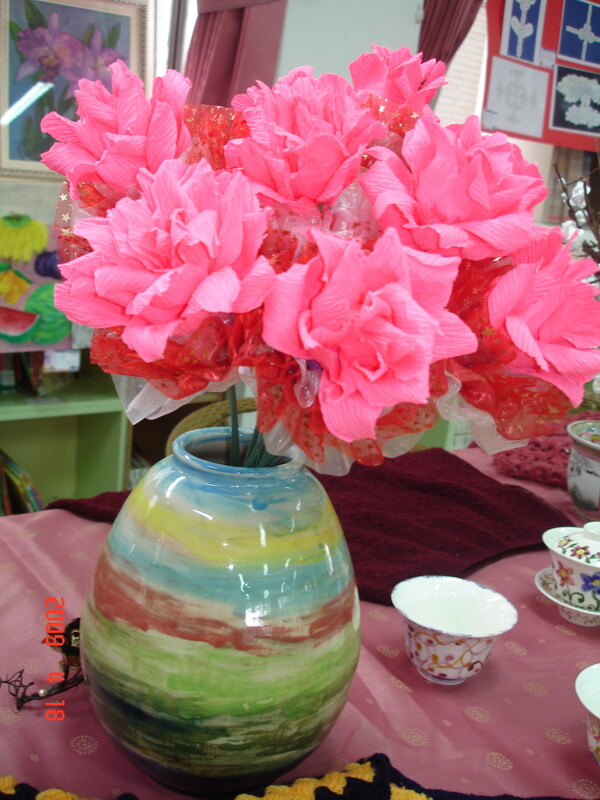 台湾花莲明义国小传统艺术詹淑美老师纸艺作品〈花开富贵〉。
