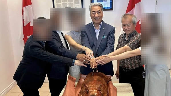 马荣峥于2025年联邦保守党竞选启动仪式上与CCCA创始人等合影