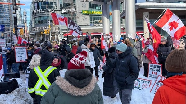 2026年1月31日，加拿大28个城市同步举行抗议卡尼的集会。图为多伦多集会现场。（脸书Canadian Voice for Freedom账号）(16:9)