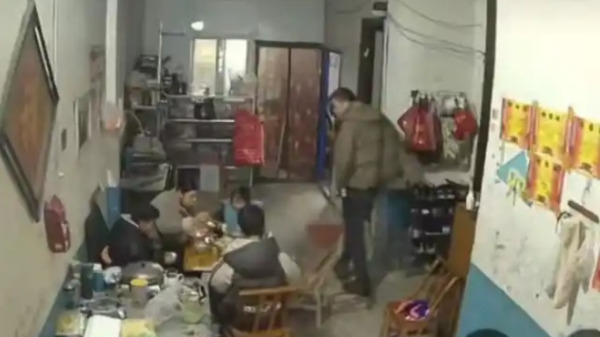 河南30歲男子猝死衛生間事發前體檢無異常(圖)