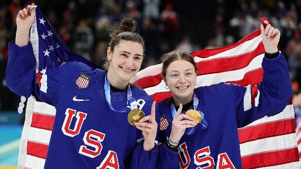 美国女冰加时2-1击败加拿大夺得奥运金牌(组图视频)