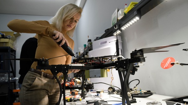 无人机改写俄乌战场规则坦克沦为“静态火炮”(图)