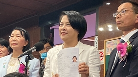 李贞秀未放弃中国籍行政机关或可拒给资料拒答(图)