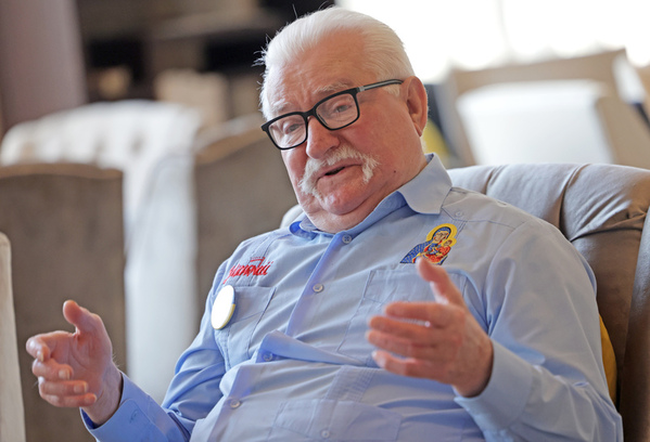 波蘭前總統華勒沙（Lech Wałęsa）受訪時表示，中共時常對台灣施壓，但台灣取得非常好的平衡，這值得世界讚嘆。