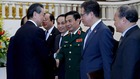 王毅访越被逼直面尖锐问题董军身后军官引关注(图)