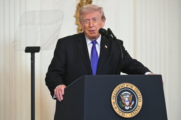 2026年3月2日，美国总统川普在华盛顿特区白宫东厅举行的荣誉勋章颁授仪式上致辞。