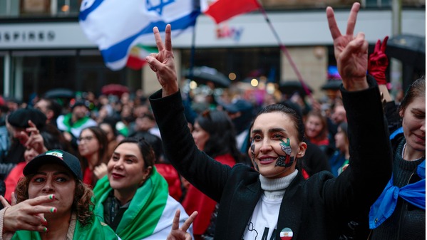 网络疯传全球伊朗人大跳川普舞感谢铲除哈梅内伊(图)