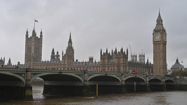 谍影重重震动伦敦英政坛爆发多起涉华间谍与监控丑闻(图)