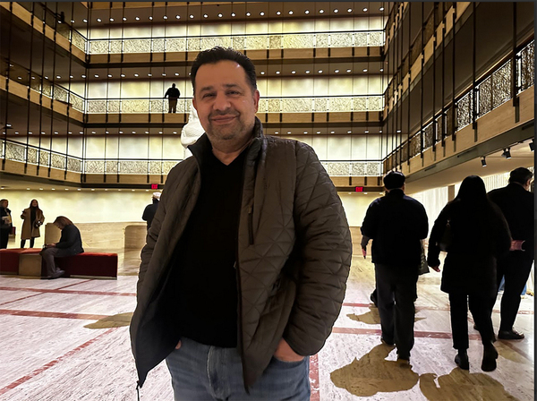 Frank Beharovic 是一位家庭护理公司的老板，前体操运动员。他观赏了神韵纽约艺术团在林肯中心的第三场演出。(摄影/看中国/Anna)