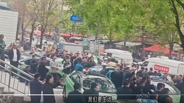西安出租车司机大规模抗议怒喊“政府无良”(图)