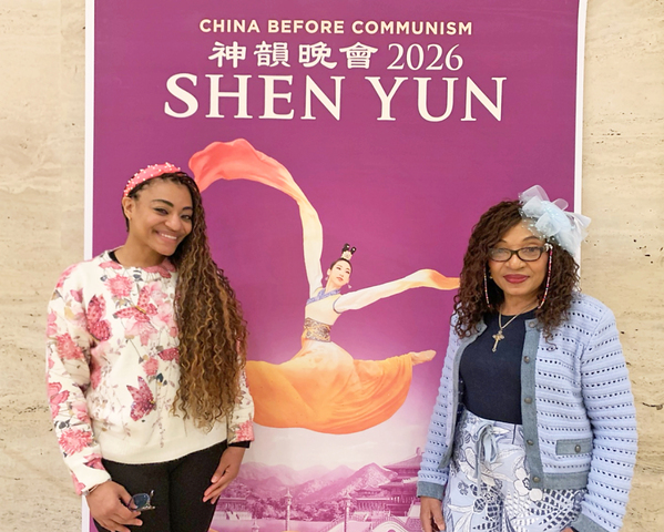 杰西卡和玛格丽特．马拉于2026年4月12日观看了神韵在林肯中心的演出。（摄影/看中国/Nadia Ghattas）