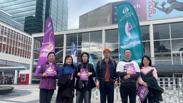 2026年4月8日至12日，部分中国民主党加拿大委员会党员观赏了温哥华神韵演出。（中国民主党加拿大委员会提供）