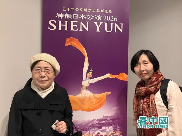 针灸师谷良子女士与女儿、保育师协本登希子女士