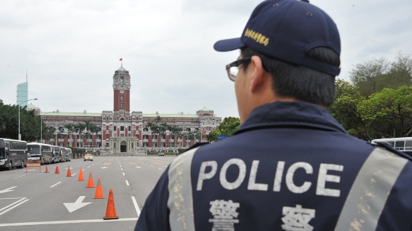 台湾警员涉向中方诈卖情资遭起诉(图)