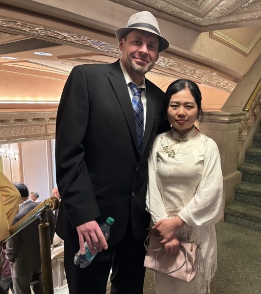 最近從中國來到美國的吳貝蒂說，這場演出「很棒」。（攝影/看中國/Julie Wang)