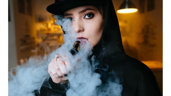 紐約市衛生局於2026年4月27日正式推出名為「戒掉電子煙」（Drop the Vape）的付費媒體宣傳活動