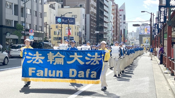 东京浅草举行盛大游行多国法轮功学员共庆世界法轮大法日(组图)